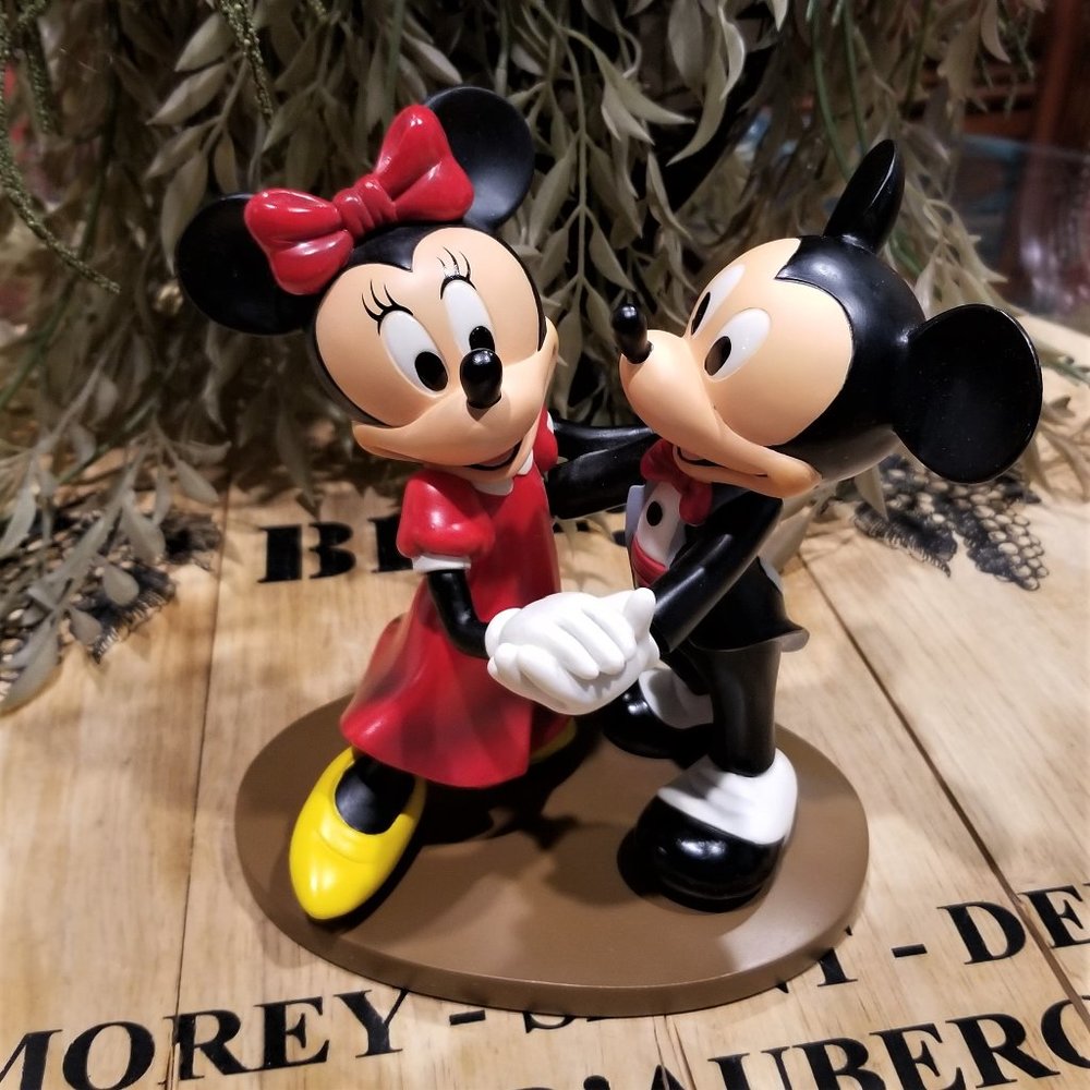 Walt Disney Mickey & Minnie Mouse Stepping Out Dancing